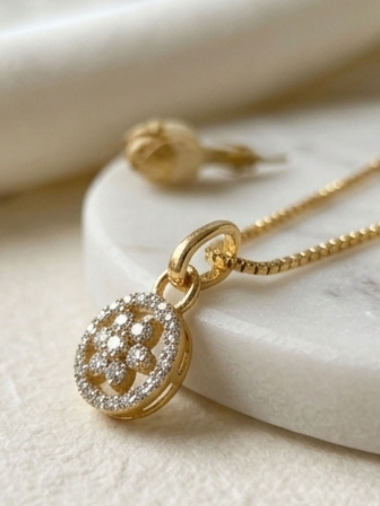 Floral diamond round watch charm detail - 925 sterling silver gold plated - Abdesigns
